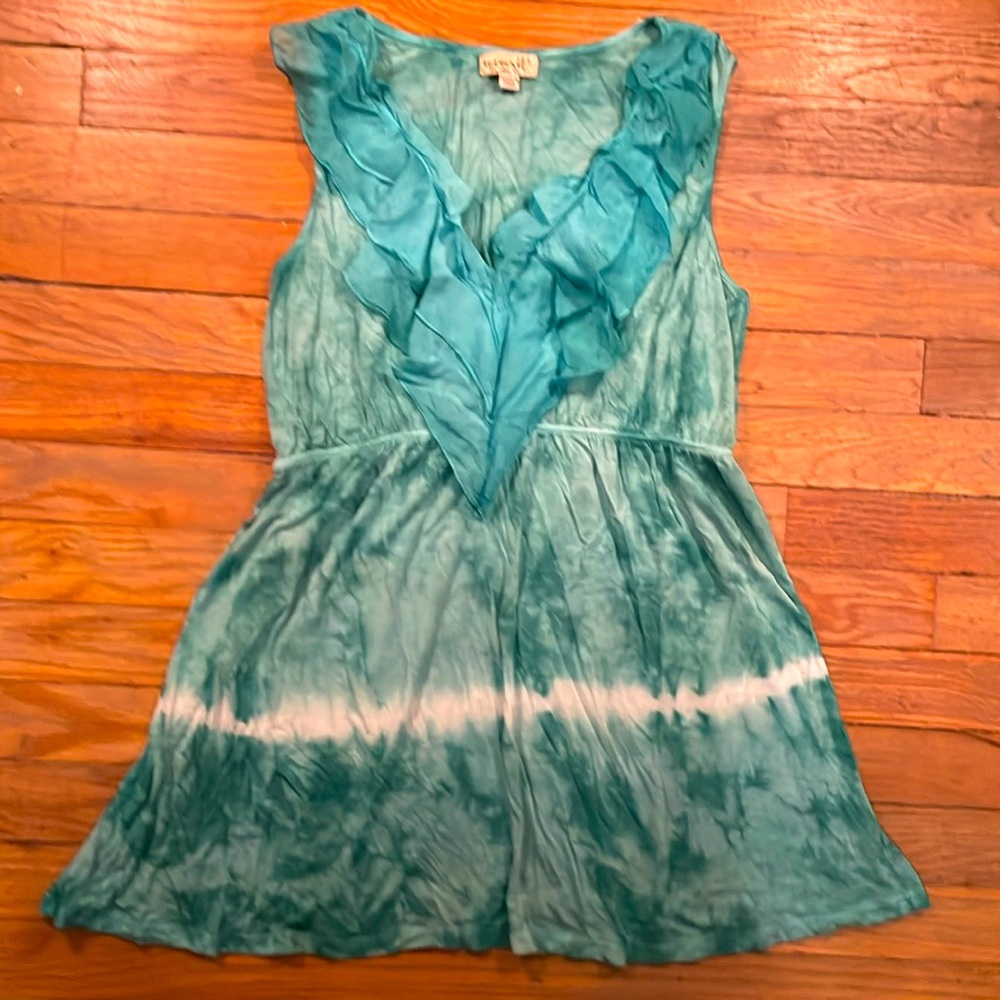 One World Ruffled Vee Neck Top - Size Small